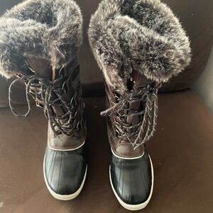 IDIFU ladies snow boots - size 8